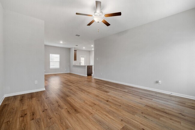 Foto del edificio - Contemporary Charm in Hightop Ridge | Spac...