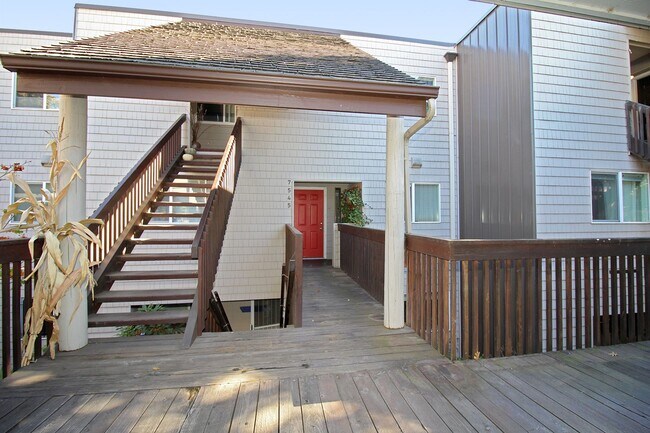 Building Photo - 7545 N Edgewater St