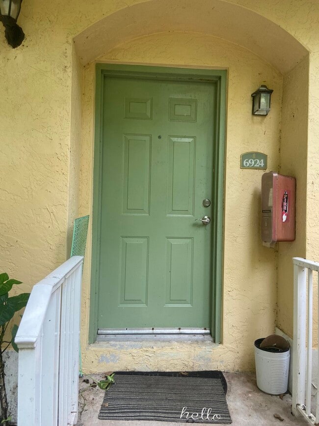 Foto del edificio - 6924 W Sample Rd