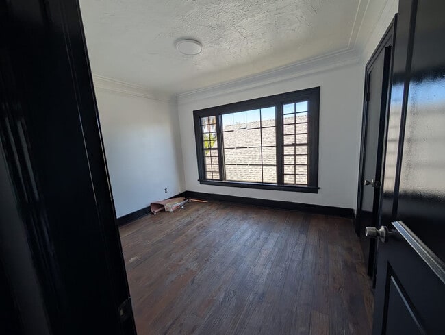 Foto del edificio - 4053 S Budlong Ave
