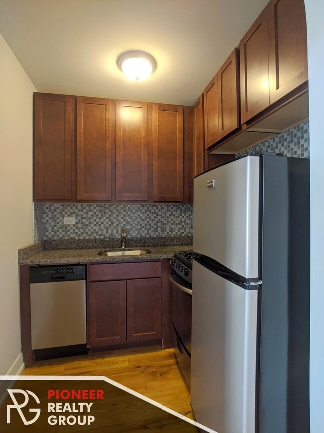 Foto del edificio - 560 W Arlington Pl