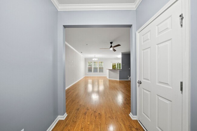 Foto del edificio - 8341 Hollister Hills Dr