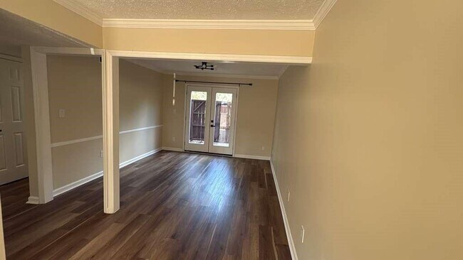 Foto del edificio - 5011 Meadow Ln