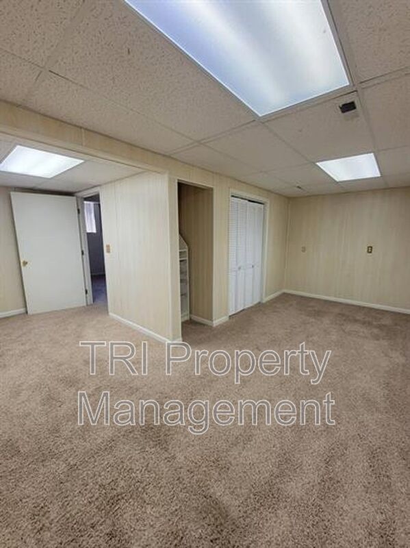 Building Photo - 6233 W 3rd Street Rd