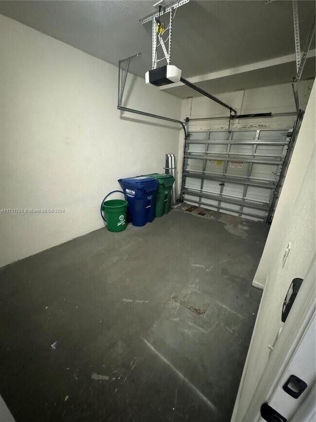 Foto del edificio - 2530 NW 92nd Ave