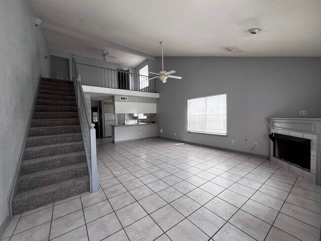 Foto del edificio - 1406 Golden Park Ct