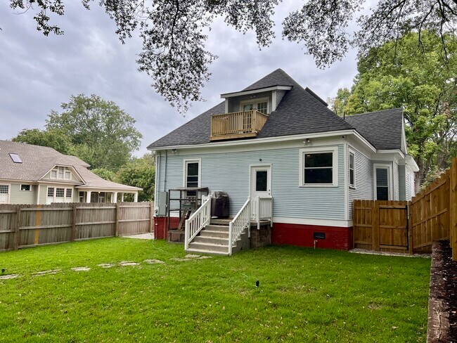 Building Photo - 2065 Cowden Ave