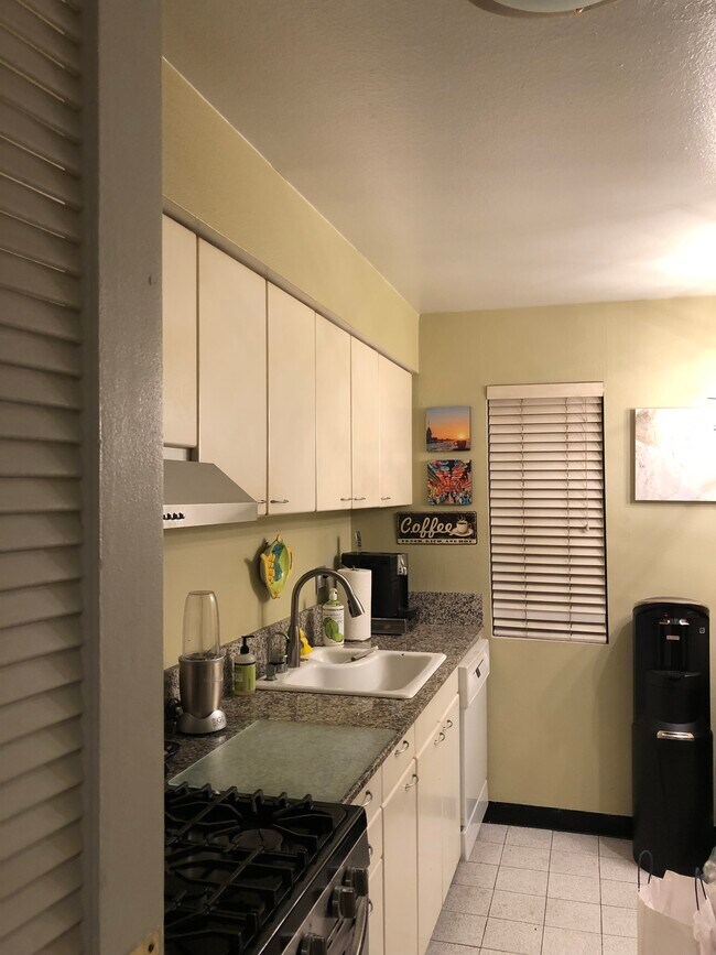 Foto del edificio - 1815 Glendon Ave