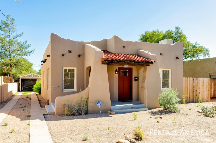 Foto principal - 2240 E 6th St