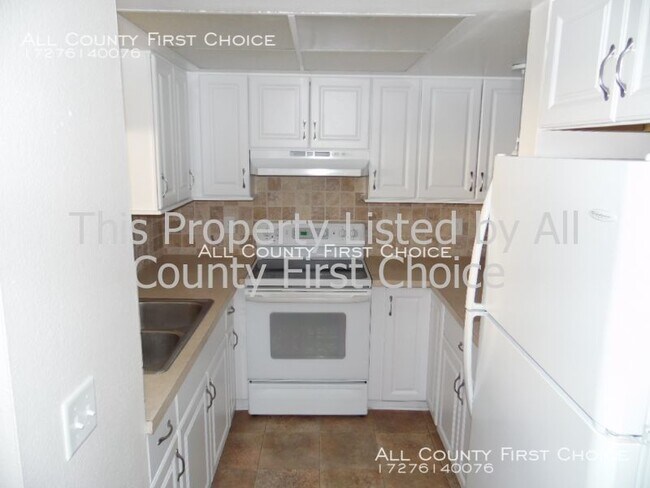 Foto del edificio - 215 Valencia Blvd