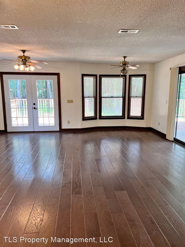 Building Photo - 4 br, 2.5 bath House - 304 Lake Oliver Drive