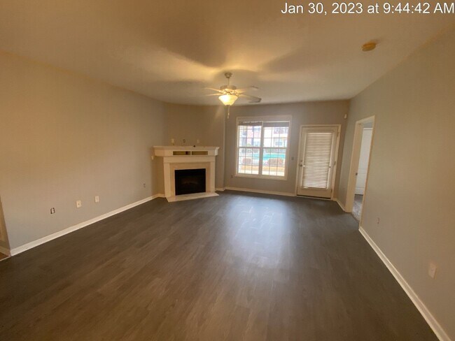 Foto del edificio - 2525 McArthur Landing Cir