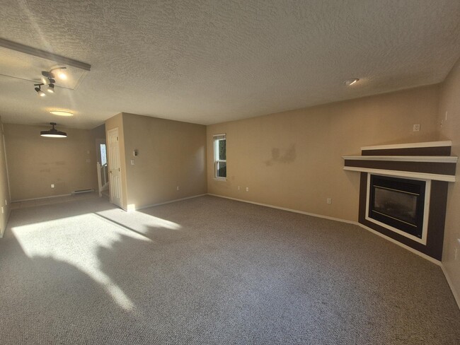 Building Photo - 6700 Acreman Pl