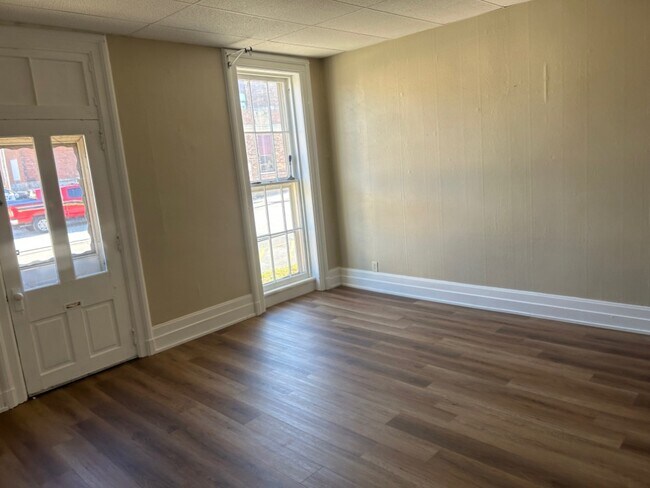 viviendo - 44 S Monroe St