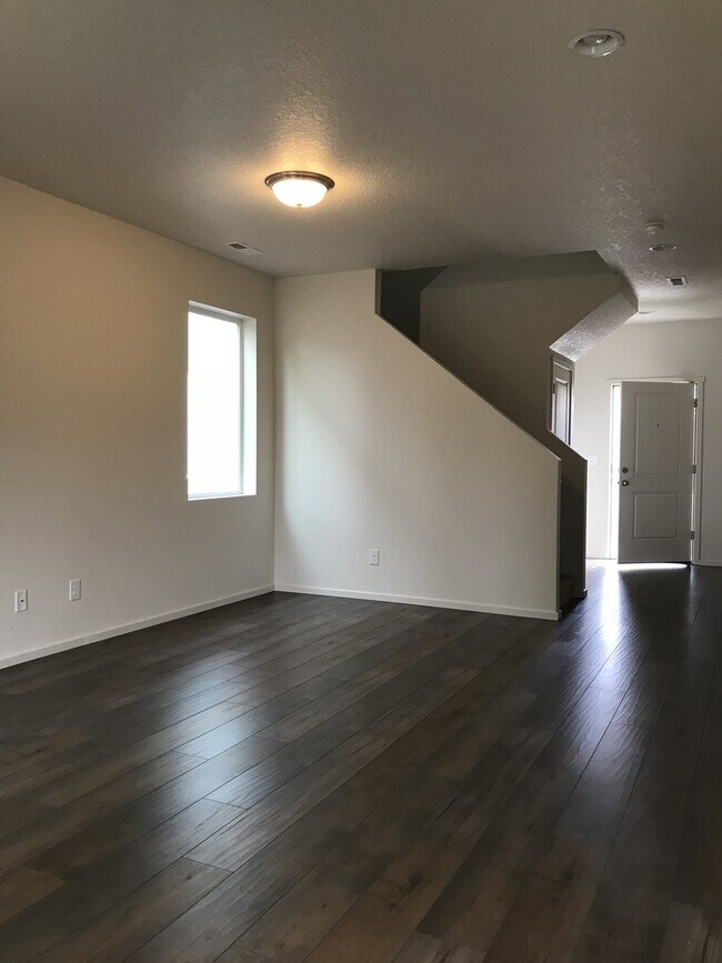 Foto del edificio - CUSTOM 3 BR 2.5 PET FRIENDLY HOME! A/C!