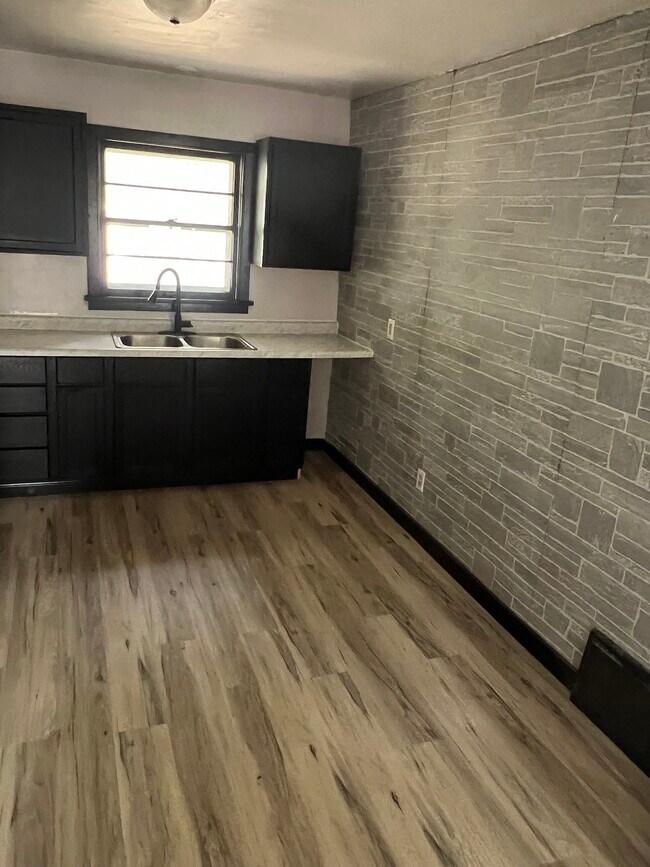Foto del edificio - 621 E Timber St