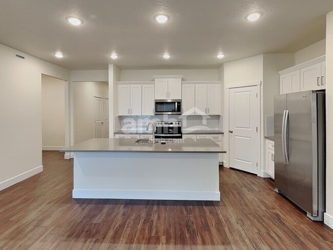 Building Photo - 3126 N Vigo Ave