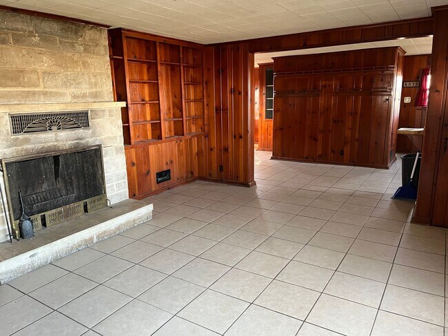 Foto del edificio - Pet Friendly House in Dow IL on 1 Acre