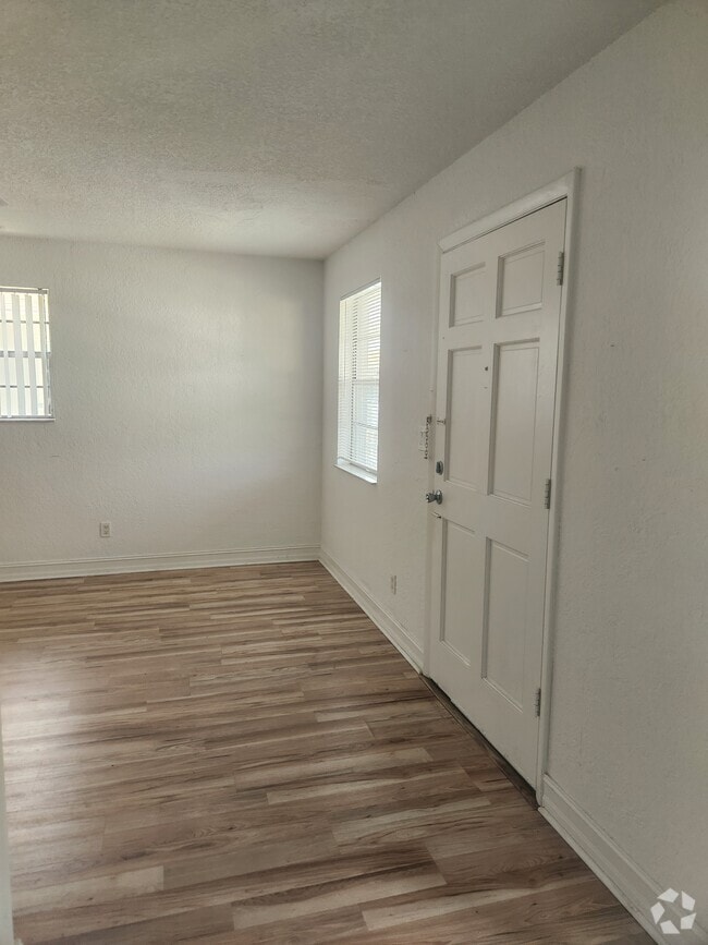Building Photo - 439 Auburn Dr