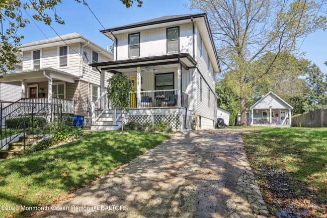 Building Photo - 1025 1st Ave