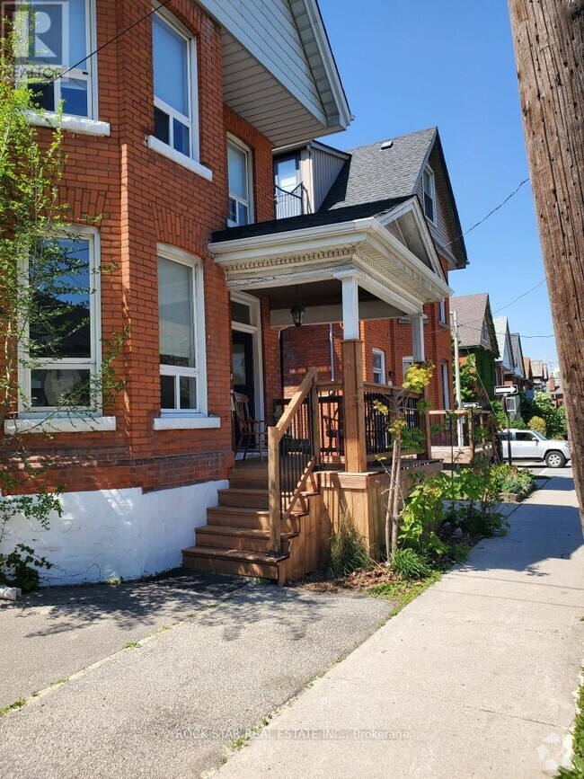 Building Photo - 322 Queen St S