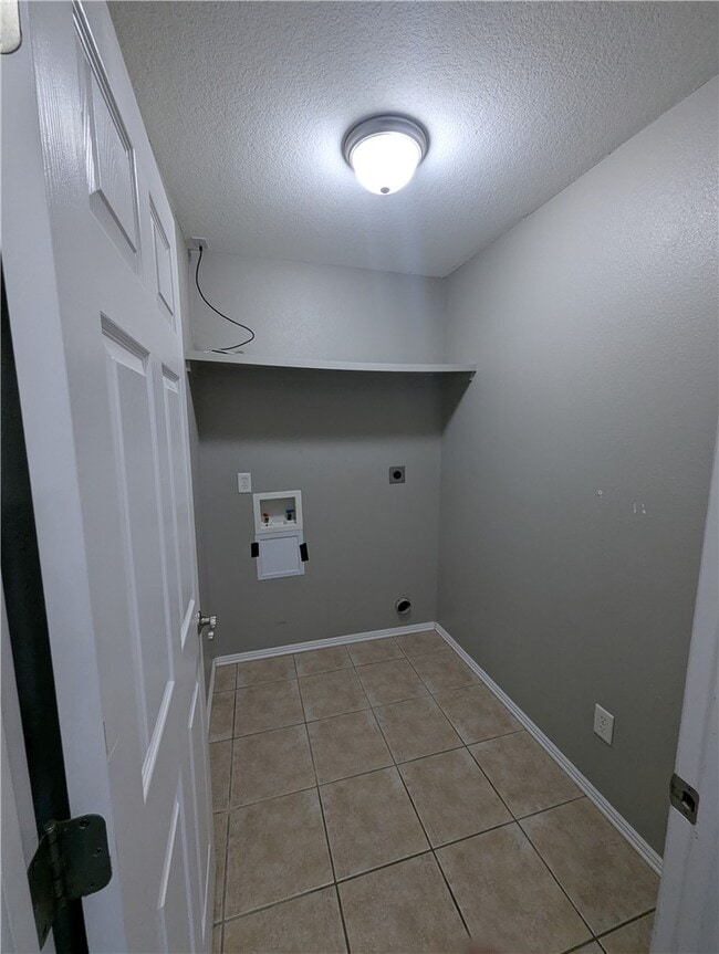 Building Photo - 802 Ash Ct