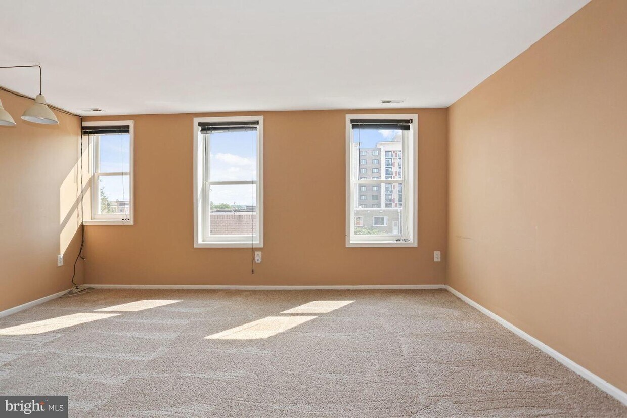 Foto principal - 1420 Harvard St NW