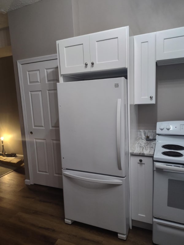 Foto del edificio - 96 Poquonock Ave