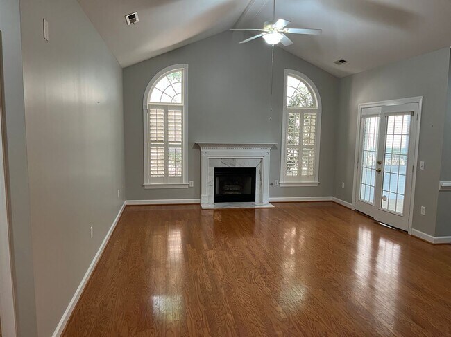 Foto del edificio - 1021 Thistle Briar Pl