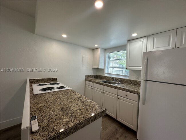 Foto del edificio - 840 NE 17th Way