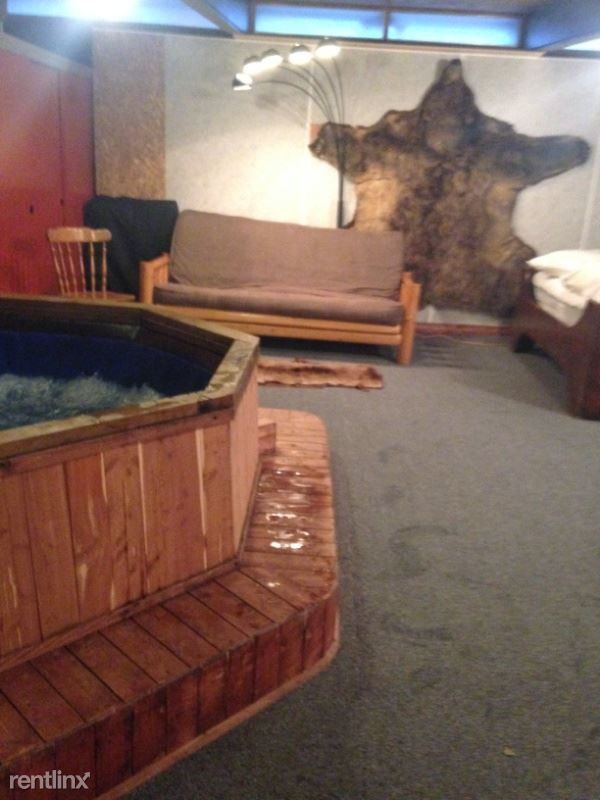 Foto del edificio - 5 br, 2.5 bath House - 411 Main St E