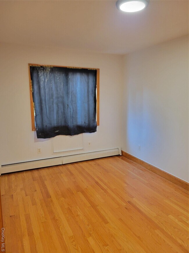 Foto del edificio - 60-06 172nd St