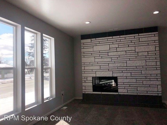 Building Photo - 4 br, 2 bath House - 8821 E Broadway Ave