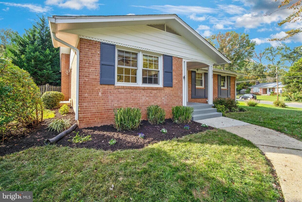 Foto principal - 2700 Bowling Green Dr