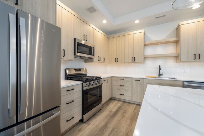 Foto del edificio - 4607 Pine Crest Dr
