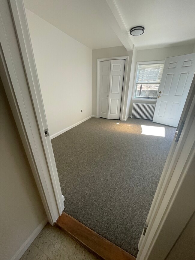 bedroom 2 approx 13 x 11 ft - 62 John St