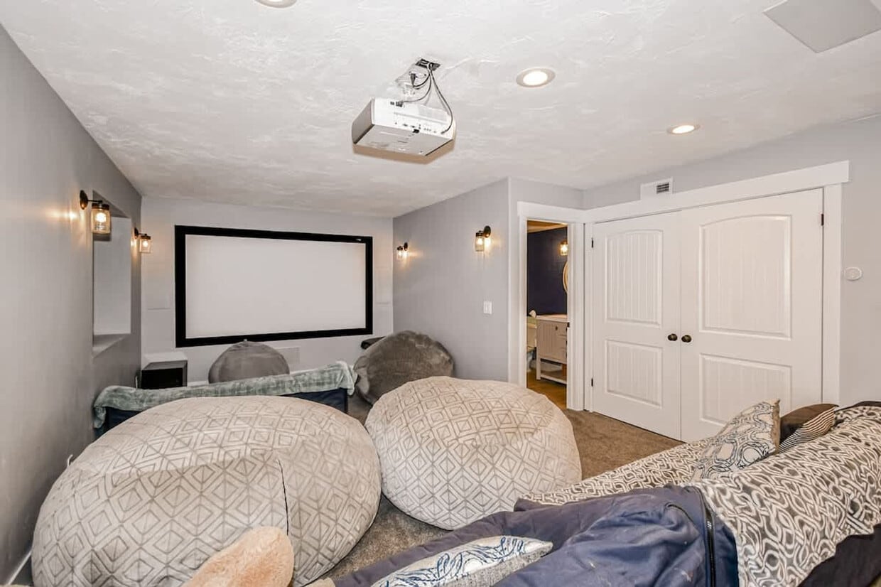 Foto principal - 245 Jefferson Dr