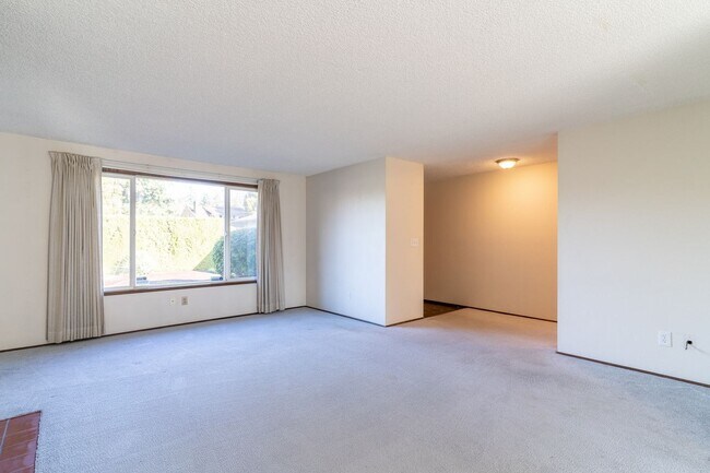 Building Photo - Wonderful home ready for new tenants!