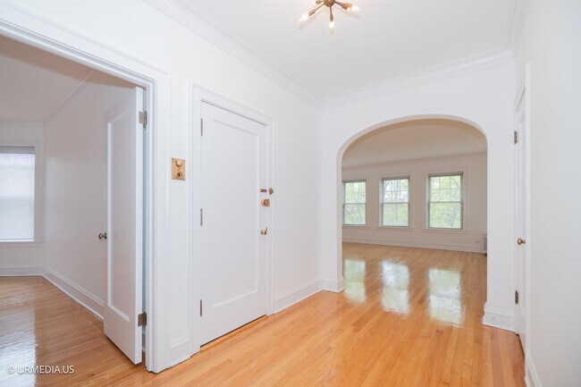 Foto del edificio - 6251 N Oakley Ave