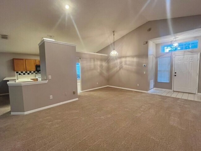 Building Photo - Hunter's Creek - 3 Bedroom, 2 Bathroom Poo...