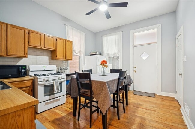 Building Photo - 1448 N Fairfield Ave