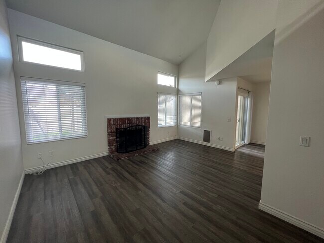Building Photo - 25215 Shadywood