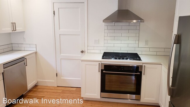 Foto del edificio - 2 br, 1 bath House - 559 MACARTHUR DR.