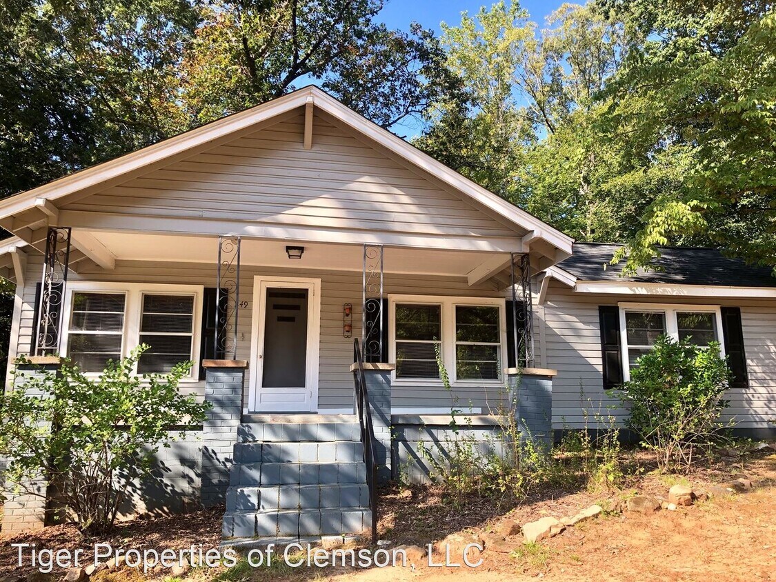 Primary Photo - 3 br, 1 bath House - 249 Old Six Mile Rd