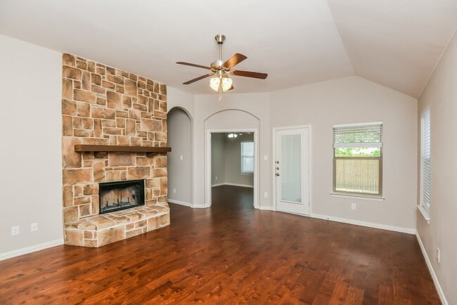 Foto del edificio - 6300 Chalk Hollow Dr