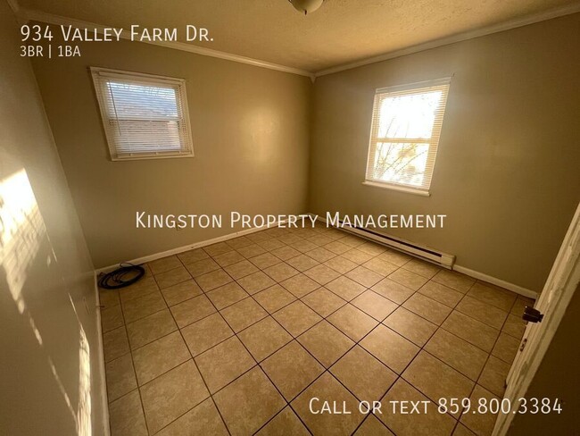 Building Photo - CHARMING 3 BEDROOM!