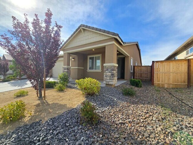 Foto del edificio - Beautiful Kiley Ranch Home with Open Floor Plan & Private Backyard