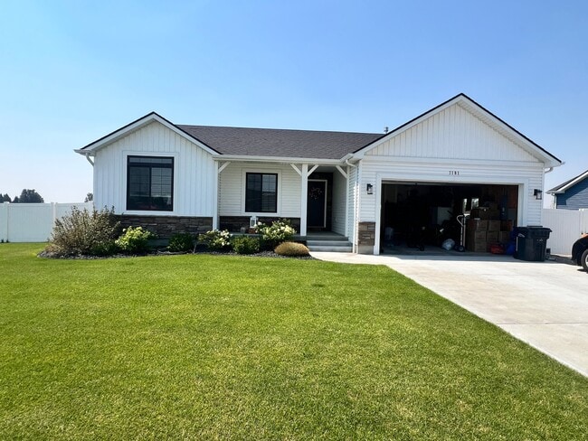 Building Photo - 1181 Ernest Dr
