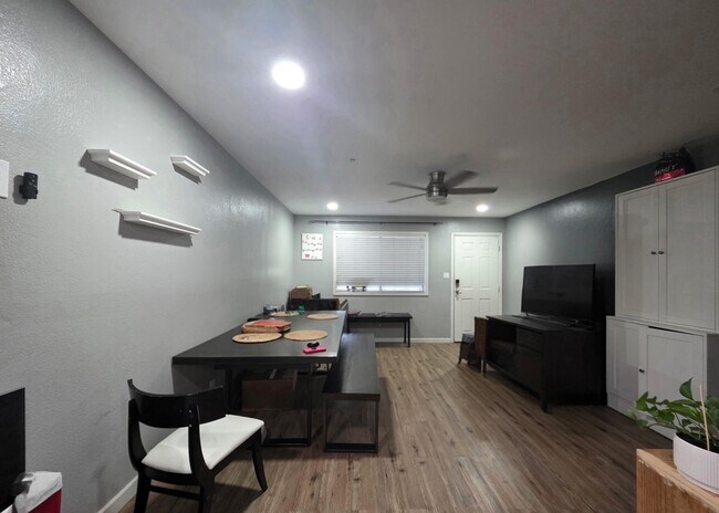 Foto del edificio - 3101 W Bluefield Ave