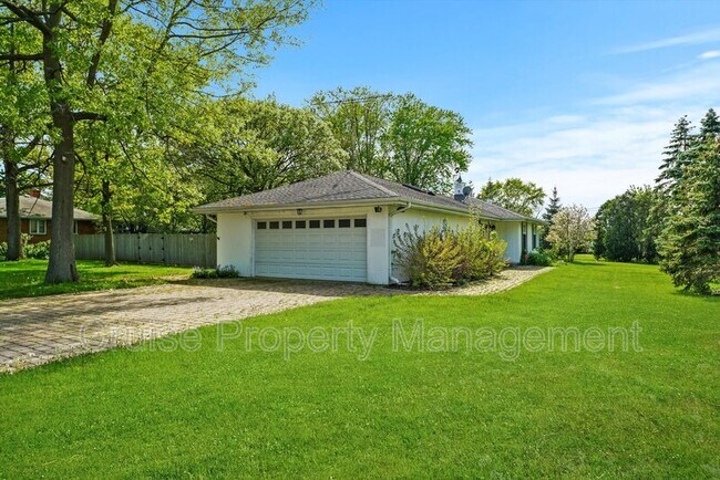 Foto del edificio - 2415 Plum Tree Rd